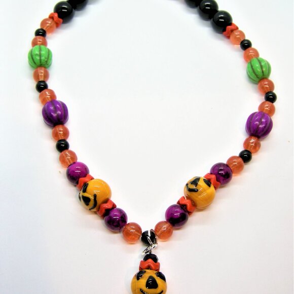 Pumpkins and pearls lampwork necklace - Picture 7 of 16